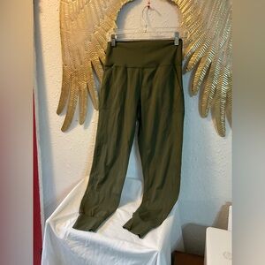 Colorfulkoala size medium jogger pants leggings in sage green